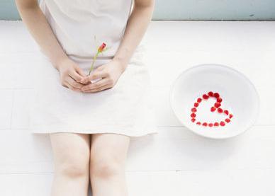 青春期白带多发黄粘稠像浆糊,青春期女孩白带多原因