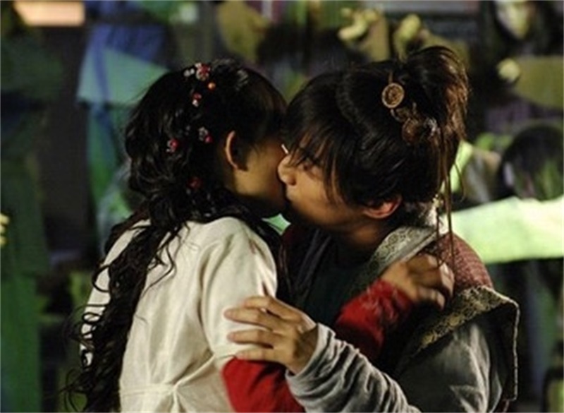 8大当红女星的“处女吻”，赵丽颖杨幂郑爽居然被他夺走初吻