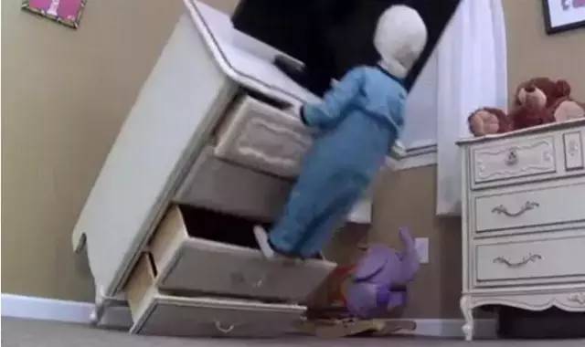 同一款柜子压死3个宝宝？这个细节妈妈们要关注啦！