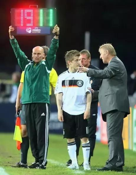 他曾被誉为“德国梅西”，却在7年间已换了8支球队