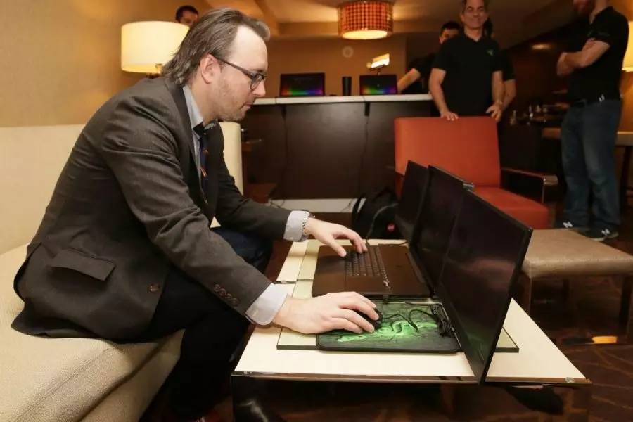 雷蛇顶级笔记本,雷蛇三联屏笔记本什么时候发布