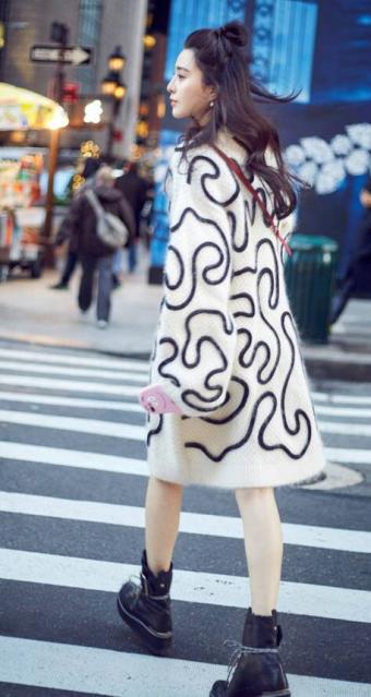 盘点明星撞衫的视频,明星撞衫最丑的一张图