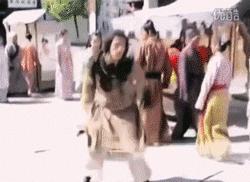 胡歌摔倒全过程,胡歌摔倒视频