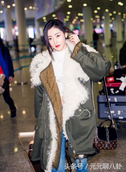 她出名不久穿衣价格超过杨幂，追赶范冰冰，这件衣服实在欣赏不了