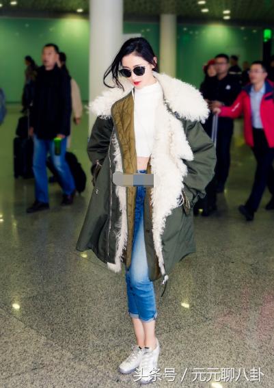 她出名不久穿衣价格超过杨幂，追赶范冰冰，这件衣服实在欣赏不了