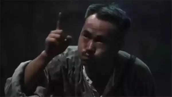 鬼咬鬼僵尸吸的什么,鬼咬鬼抽烟的僵尸