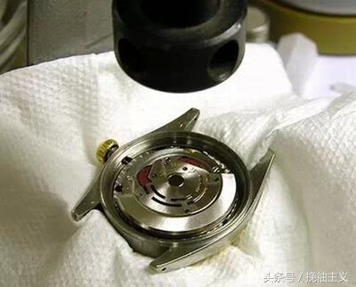 手表不谨慎进水怎么处理,调手表的地方会进水怎么处理