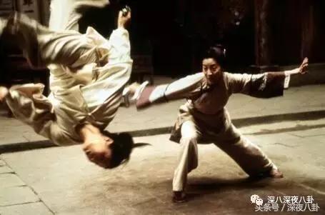 增肥减肥、带大姨妈跳冰湖、拍打戏骨折，众多工种里当艺人最吃力