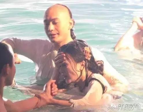 增肥减肥、带大姨妈跳冰湖、拍打戏骨折，众多工种里当艺人最吃力