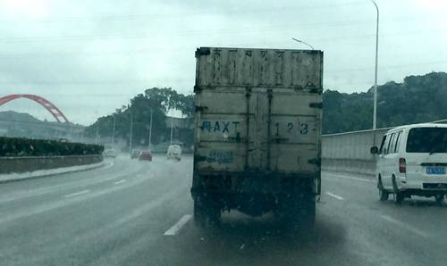 卡车发动机冒黑烟无力怎么回事,卡车动力不足油耗正常