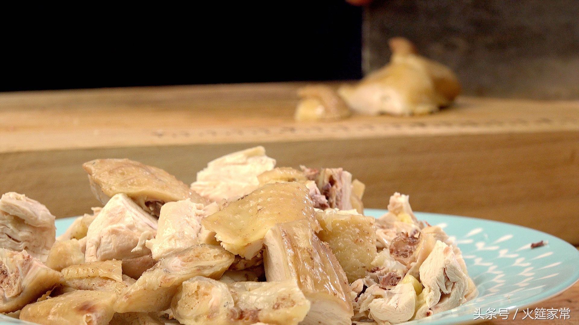怎样做出来的烧鸡有火腿味道,弄好的烧鸡怎么做好吃