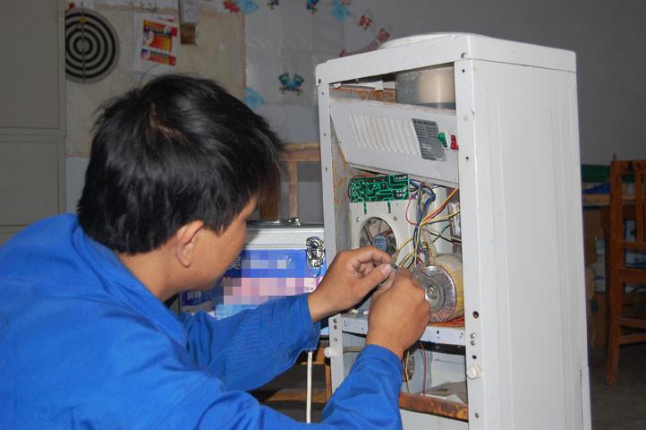 饮水机漏水是不是管子安错了,如何解决饮水机漏水问题