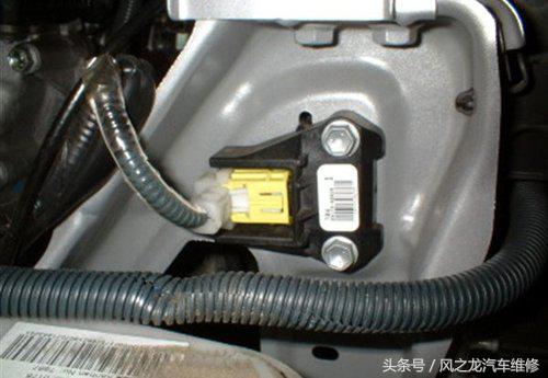 汽车安全气囊传感器工作原理,卷帘门安全气囊工作原理