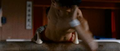 增肥减肥、带大姨妈跳冰湖、拍打戏骨折，众多工种里当艺人最吃力