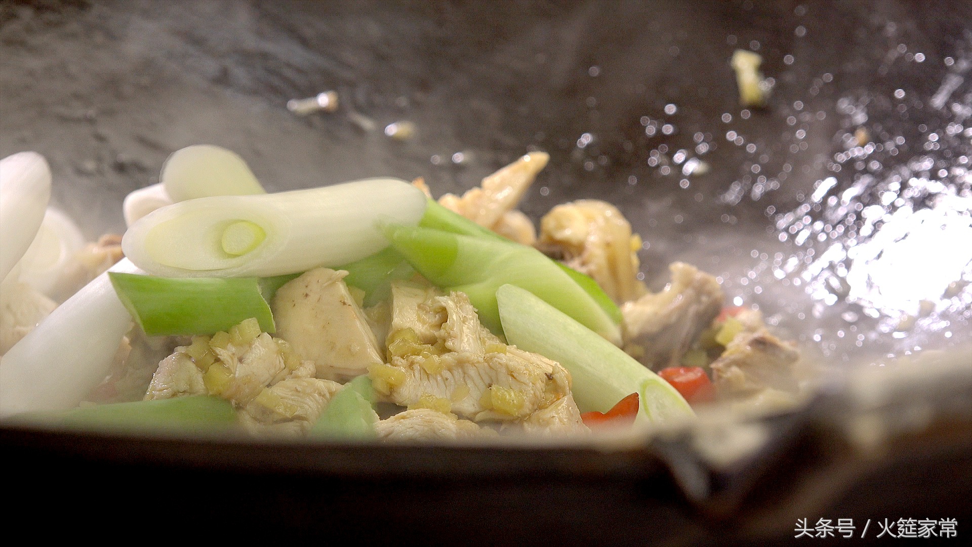 怎样做出来的烧鸡有火腿味道,弄好的烧鸡怎么做好吃