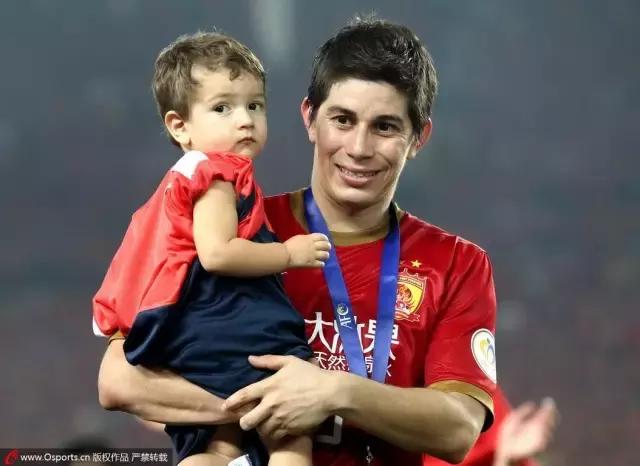 孔卡透露了自己要重返中国的打算,孔卡上海上港离队球迷