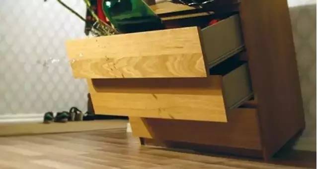 同一款柜子压死3个宝宝？这个细节妈妈们要关注啦！