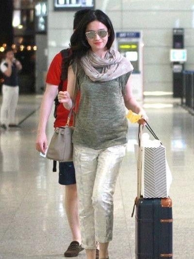 刘亦菲穿衣造型接地气,刘亦菲恋爱通告素颜照