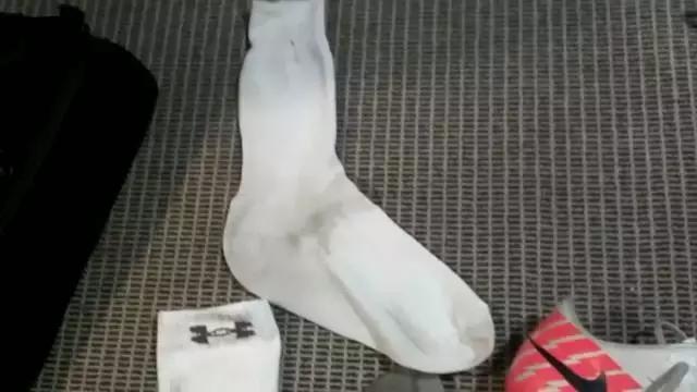 踢球脚大拇指总是磨起泡是为什么,踢球脚起泡是怎么回事