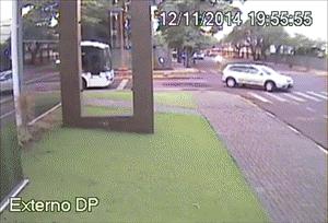 大妹子，离个婚你就那么开心？