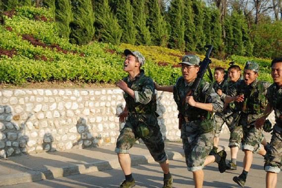 那年揍我的“伪导员”，我想对你说