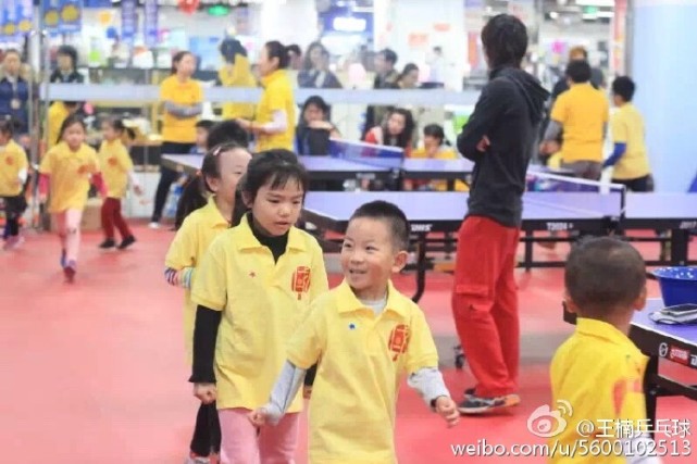 王楠巨富老公接受女儿采访,王楠老公身价10亿