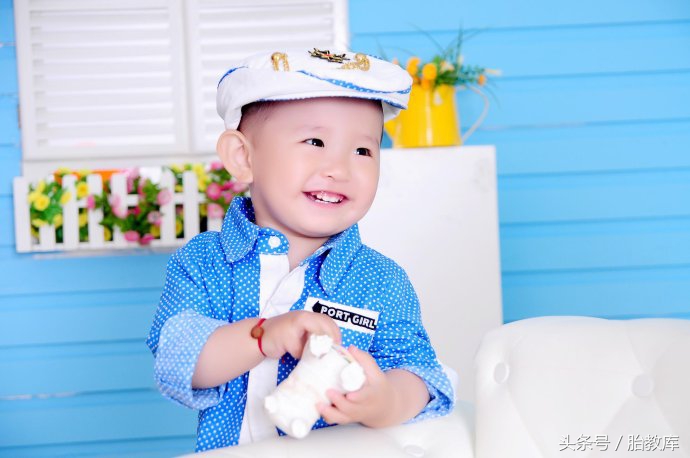 小孩头尖的聪明还是圆的聪明,头大的宝宝聪明有这个说法吗