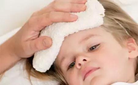 宝宝发烧赶快好起来吧,宝宝发烧捂汗后退烧了