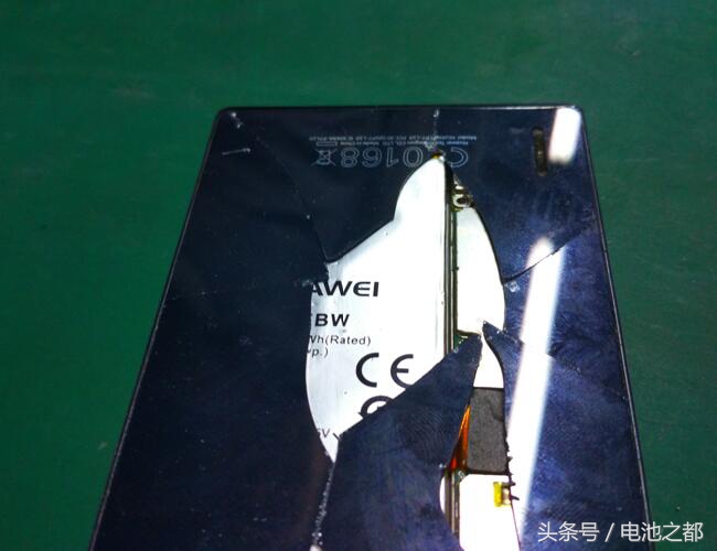 华为手机摔了一下屏幕失灵怎么办,华为手机摔出了个亮点