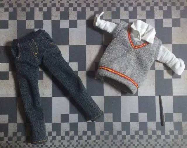 我曾在漫展上见过他们，身旁有一只精致的娃娃陪伴