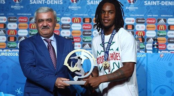 张玉宁奇迹复出,张玉宁19岁代表国家队进球视频