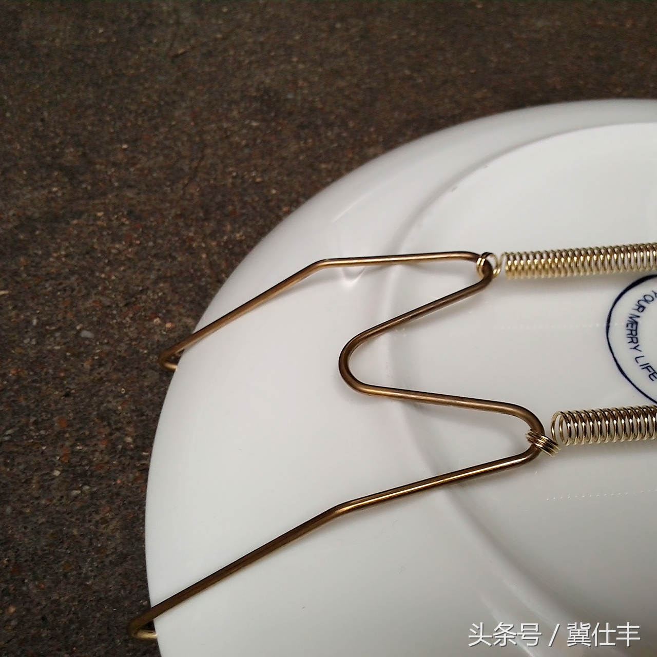 墙上挂盘子有什么寓意,墙上挂盘子怎么挂