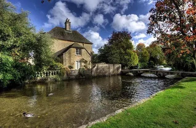 鎮﹁娉板浗鏃呰,浜氭床寤変环鑸┖瀹樼綉