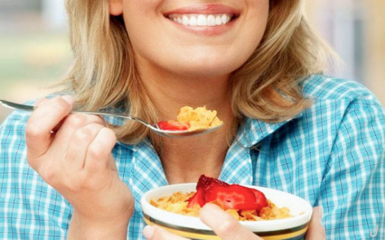 不要因为无知落下一身月子病,月子里不被人照顾落下一身月子病