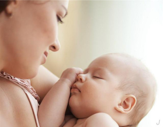 不要因为无知落下一身月子病,月子里不被人照顾落下一身月子病