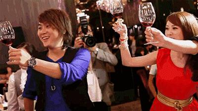 年会穿搭指南，让你惊艳又有品位！