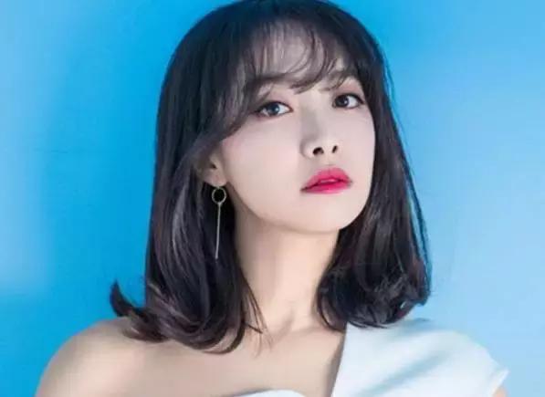 适合额头大发际线高的短发型,宽额头额头高怎么剪刘海