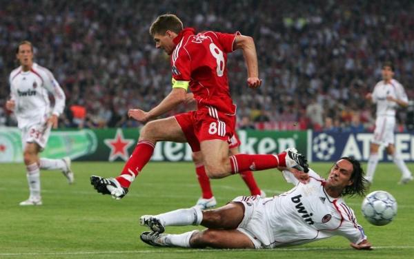 足球世界杯经典铲球视频,足球历史上最伟大的100个扑救