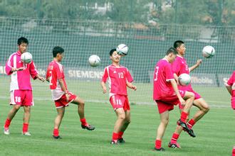 足球教学一对一过人,足球教学一年级