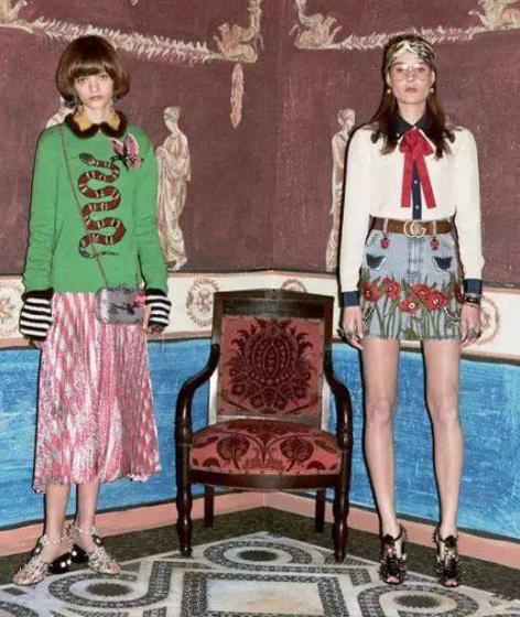 盘点明星撞衫的视频,明星撞衫最丑的一张图