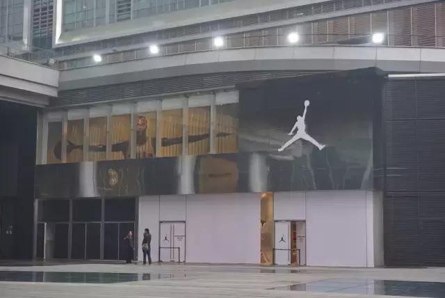 成都ifs的熊猫会亮吗,成都ifs熊猫叫什么名字