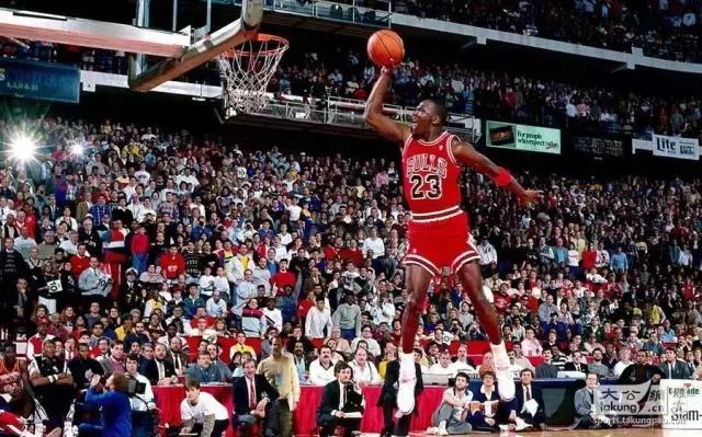 成都ifs的熊猫会亮吗,成都ifs熊猫叫什么名字