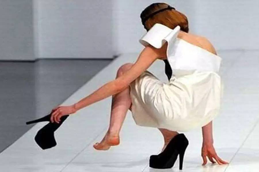 年会穿搭指南，让你惊艳又有品位！