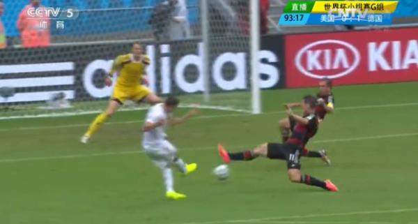 足球世界杯经典铲球视频,足球历史上最伟大的100个扑救