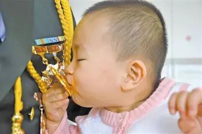 军娃对军爸的想念,军爸舍不得军娃