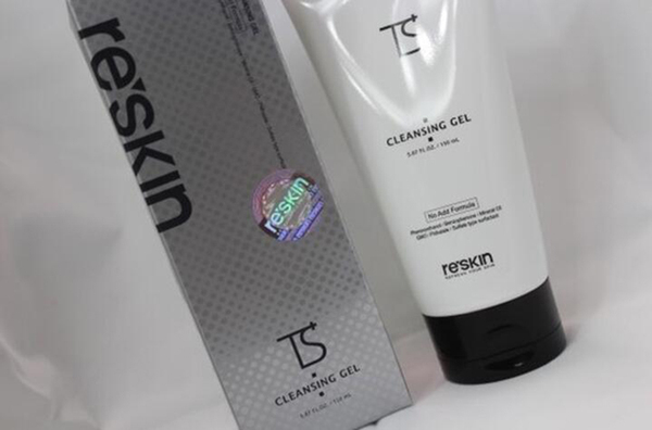 小孩鼻子周围长痘痘是什么原因,鼻子嘴唇周围长痘痘是什么原因