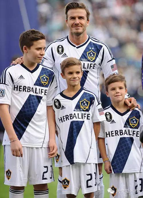 贝克汉姆一家度假最新,贝克汉姆一家六口颜值逆天