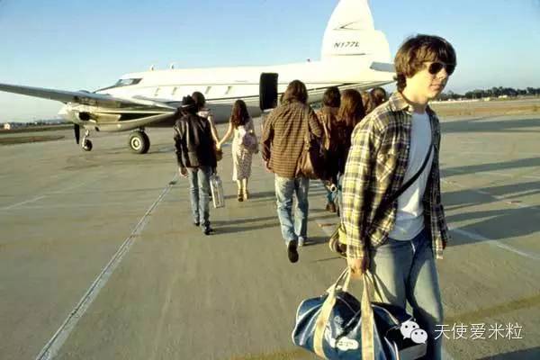 凯特哈德森墨镜遮面,凯特哈德森红毯秀