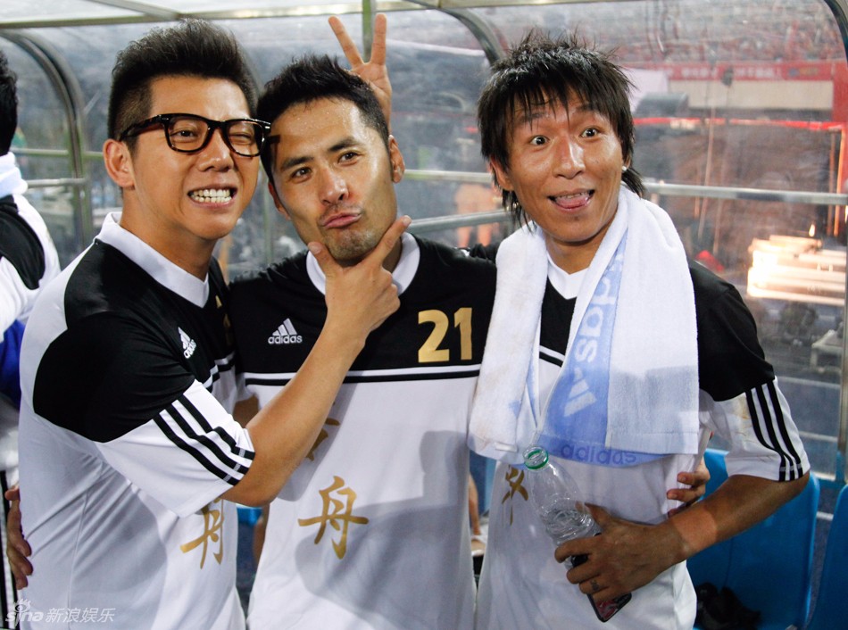 鹿晗踢球什么水平,鹿晗踢球球水平