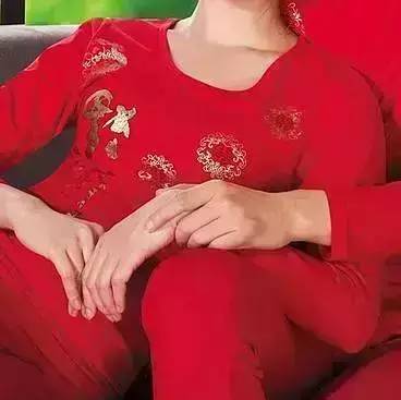 本命年为什么要穿红色,本命年穿红内衣红袜子